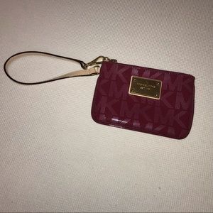 MICHAEL KORS MK Signature Wristlet Bag